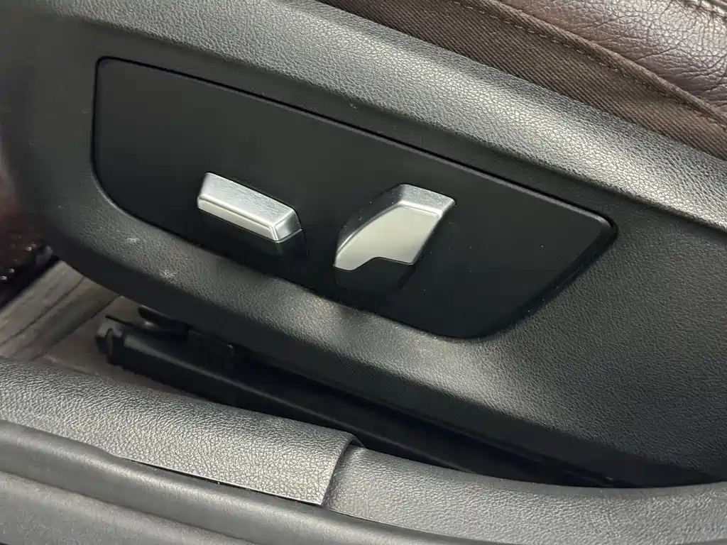 BMW 5 Series 2018 — фото 10