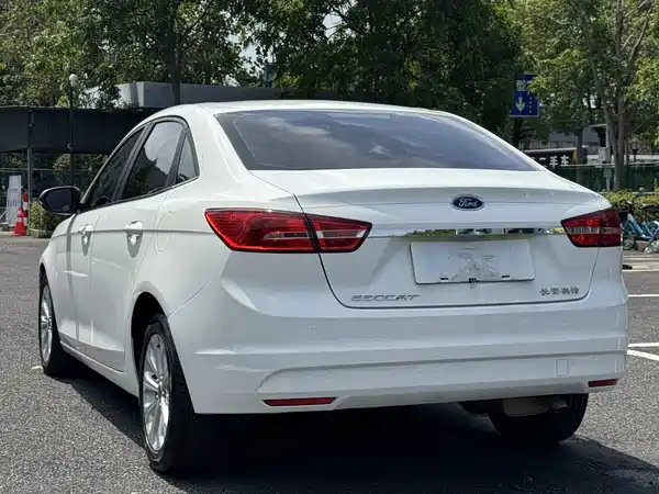 Ford Escort 2015