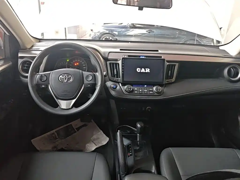 Toyota RAV4 2017 — фото 10