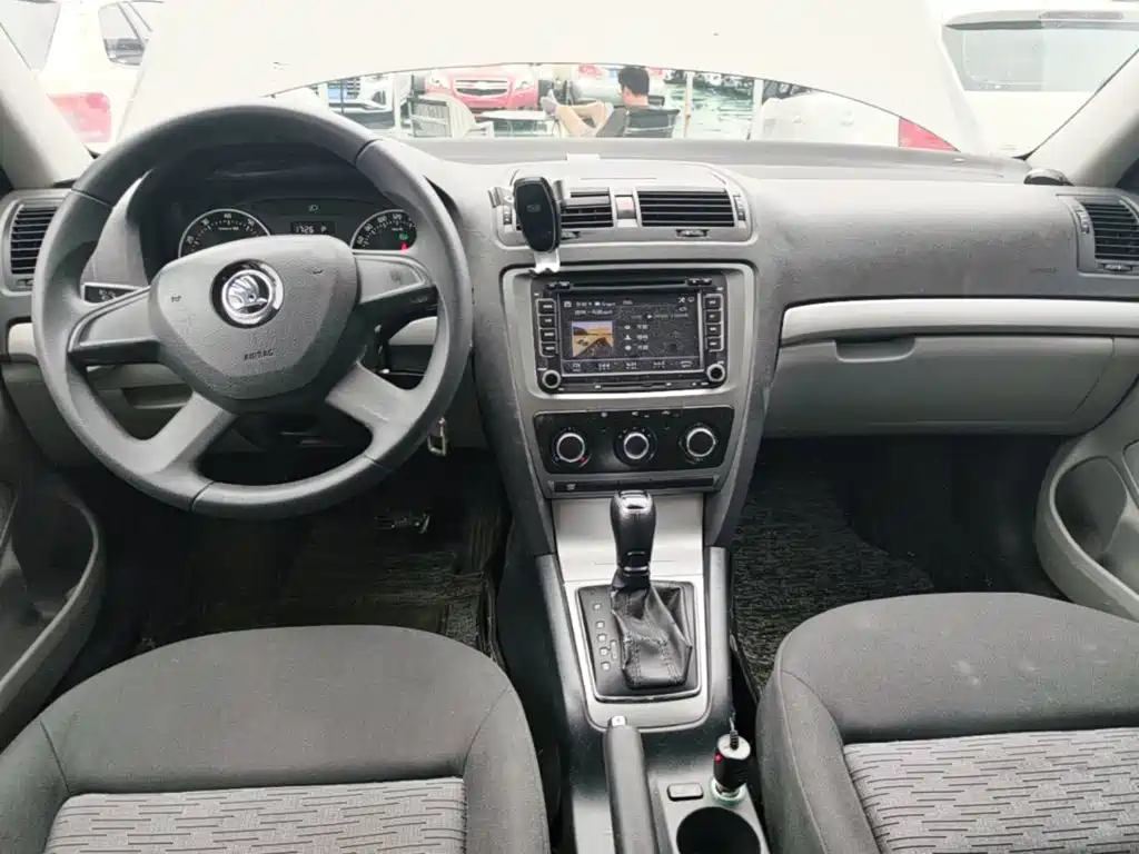 Skoda Octavia 2015 — фото 10