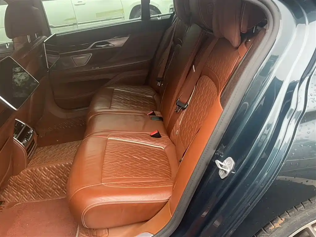 BMW 7 Series 2021 — фото 16