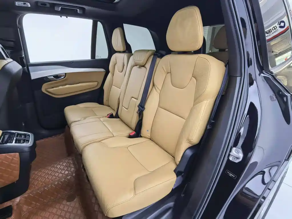 Volvo XC90 2017 — фото 15