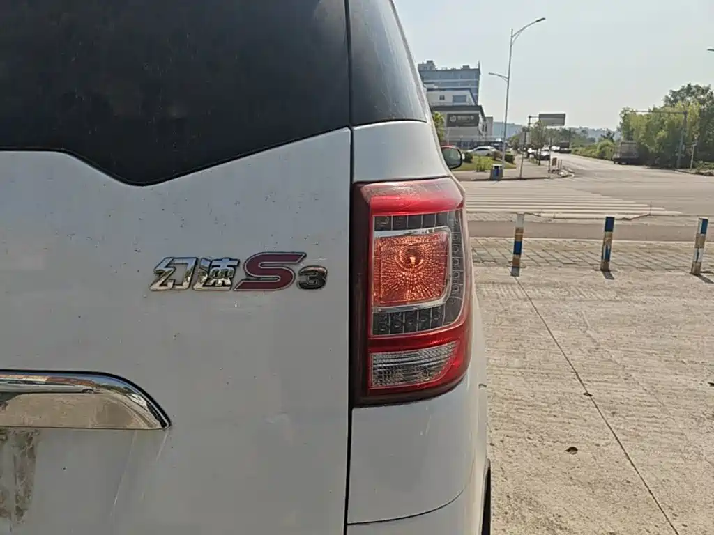 BAIC Huansu S3 2015 — фото 8