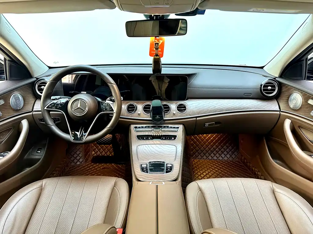 Mercedes-Benz E-Class 2023 — фото 12