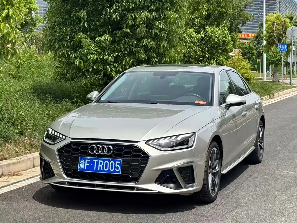 Audi A4L 2020 — фото 1