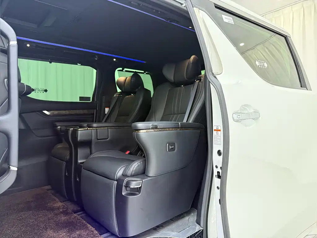 Toyota Alphard 2021