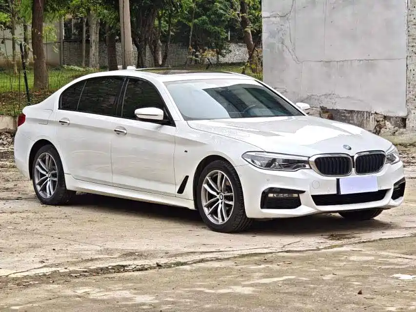 BMW 5 Series 2018 — фото 3