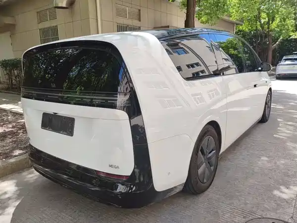 Li Auto MEGA 2025
