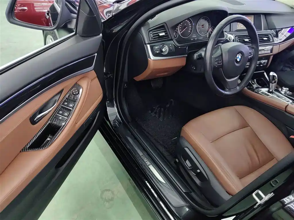 BMW 5 Series 2016 — фото 12