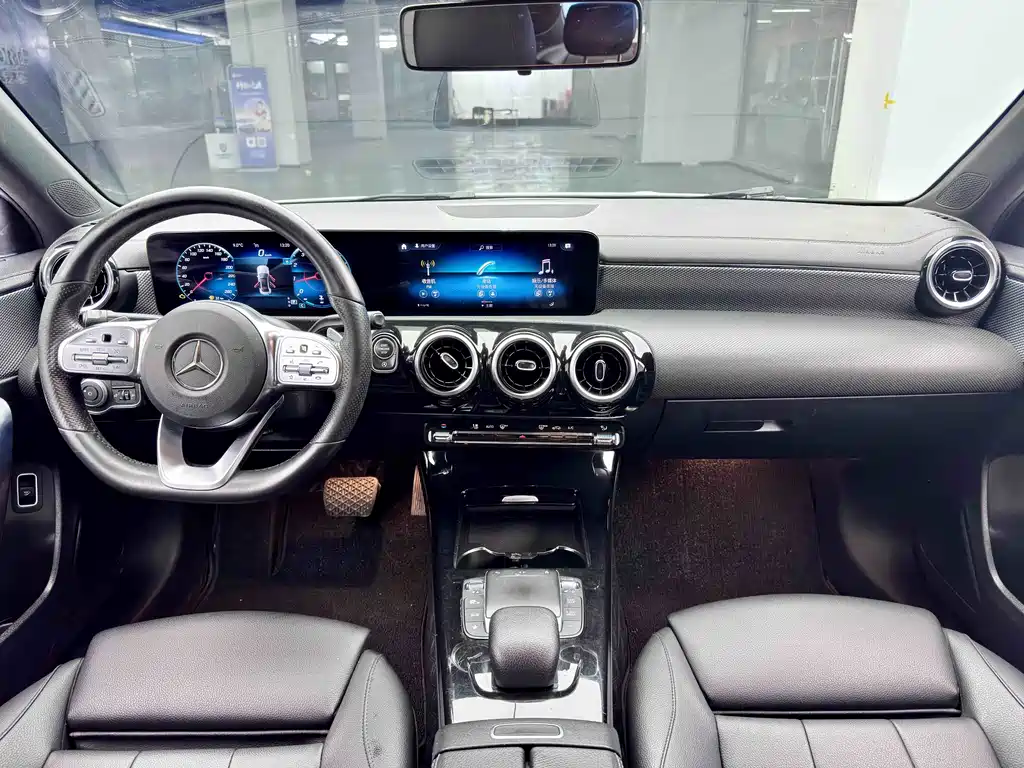 Mercedes-Benz A-Class 2019 — фото 18