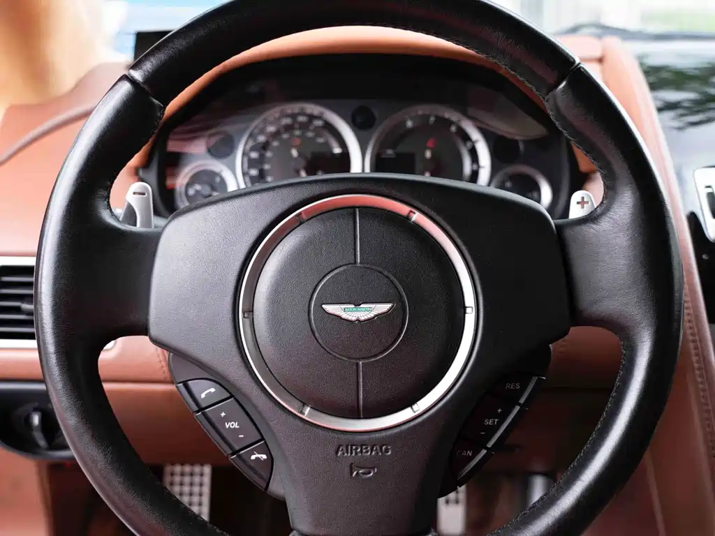 Aston Martin Rapide 2011 — фото 9
