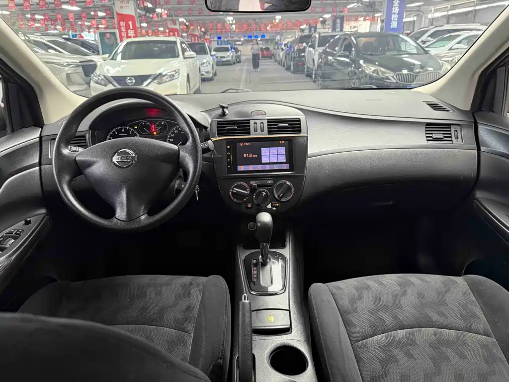 Nissan Tiida 2014