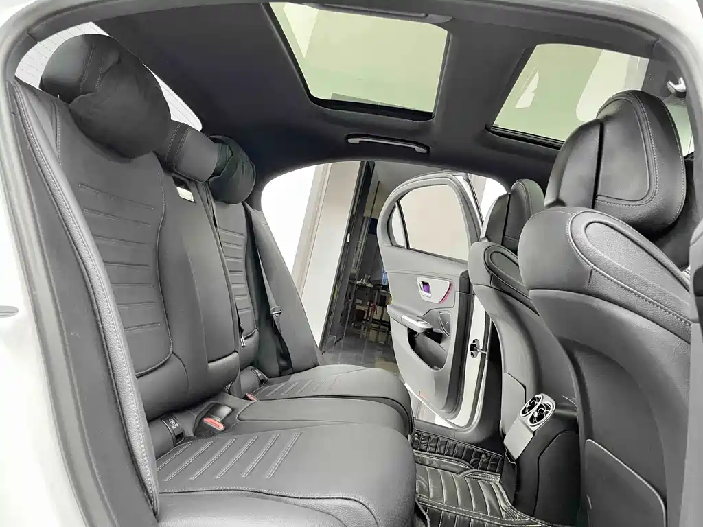 Mercedes-Benz C-Class 2023 — фото 6