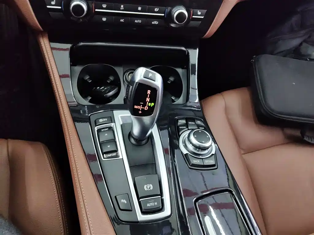 BMW 5 Series 2016 — фото 10