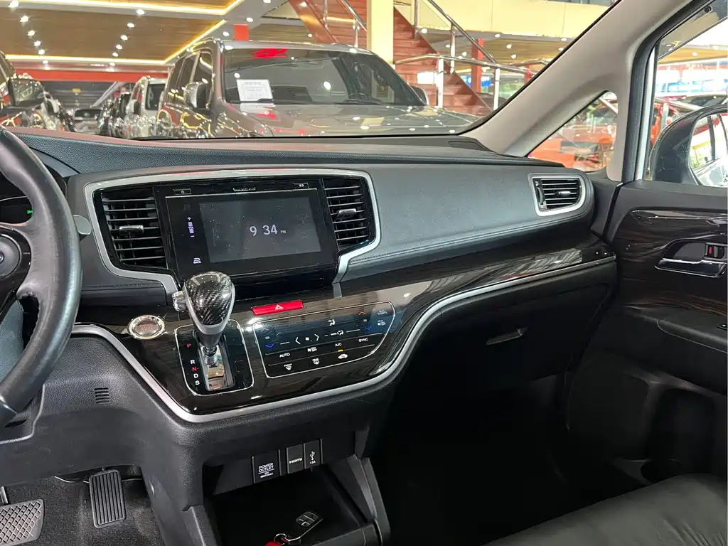Honda Odyssey 2018 — фото 9