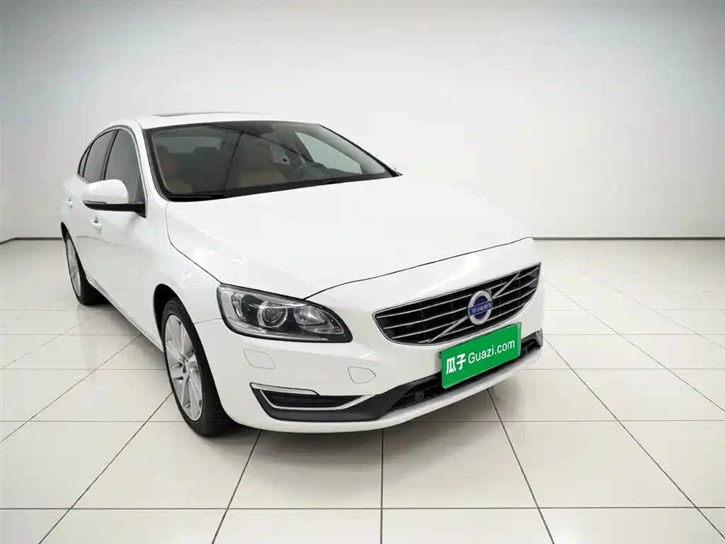 Volvo S60 2015 — фото 23