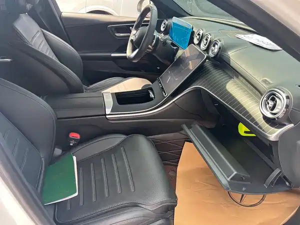 Mercedes-Benz C-Class 2024