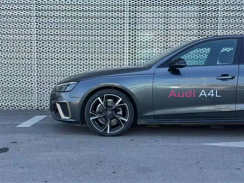 Audi A4L 2024 — фото 4