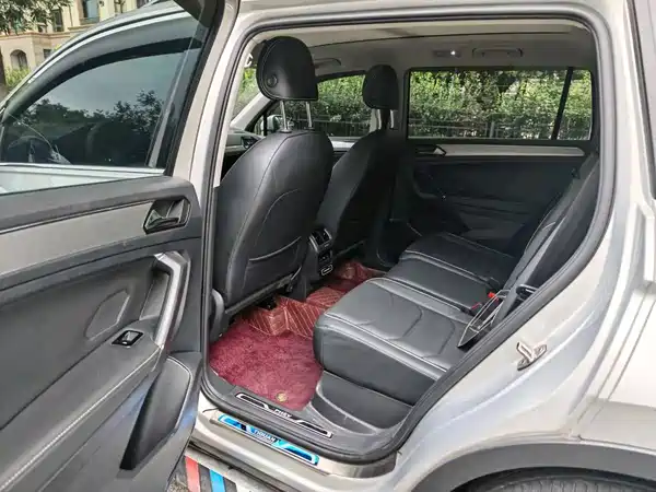 Volkswagen Tiguan L Plug-In Hybrid 2020