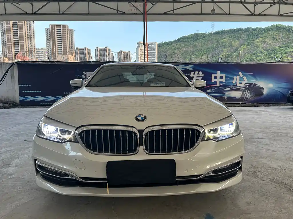 BMW 5 Series 2018 — фото 2