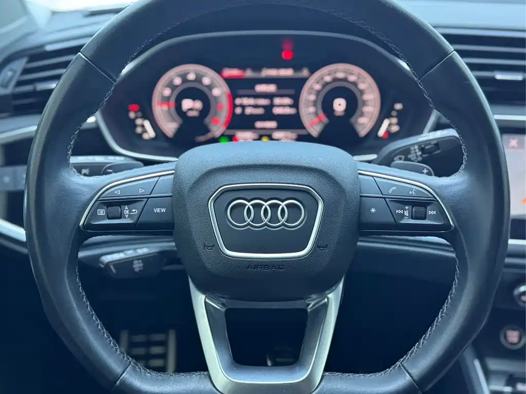 Audi Q3 2022 — фото 11