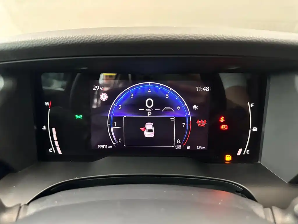 Toyota Camry 2025 — фото 9