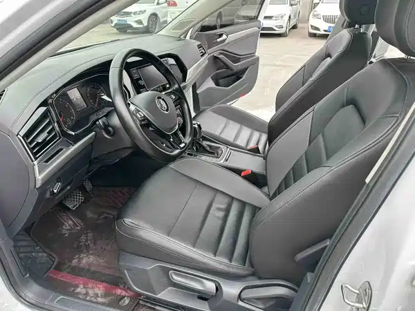 Volkswagen Sagitar 2019