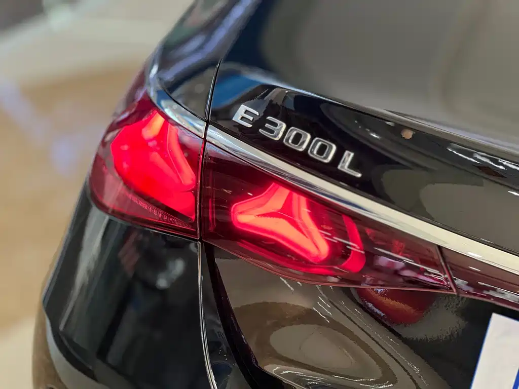 Mercedes-Benz E-Class 2025 — фото 15