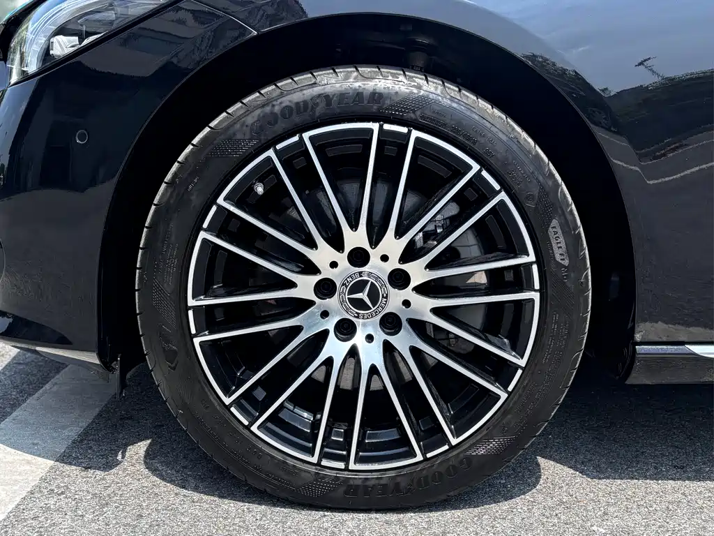 Mercedes-Benz C-Class 2023 — фото 7