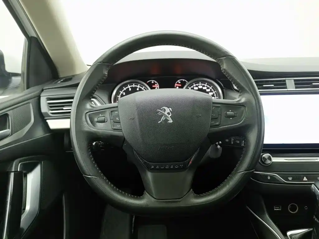 Peugeot 408 2014 — фото 11