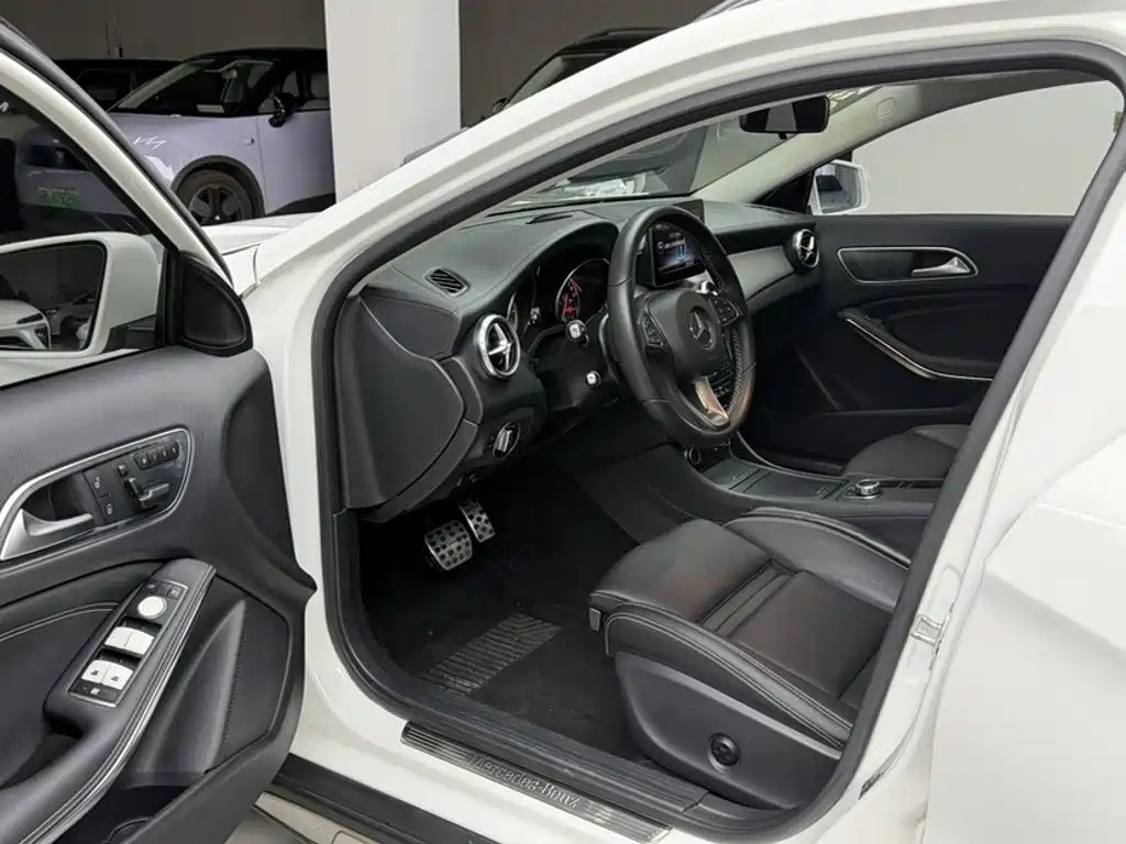 Mercedes-Benz GLA 2017 — фото 15