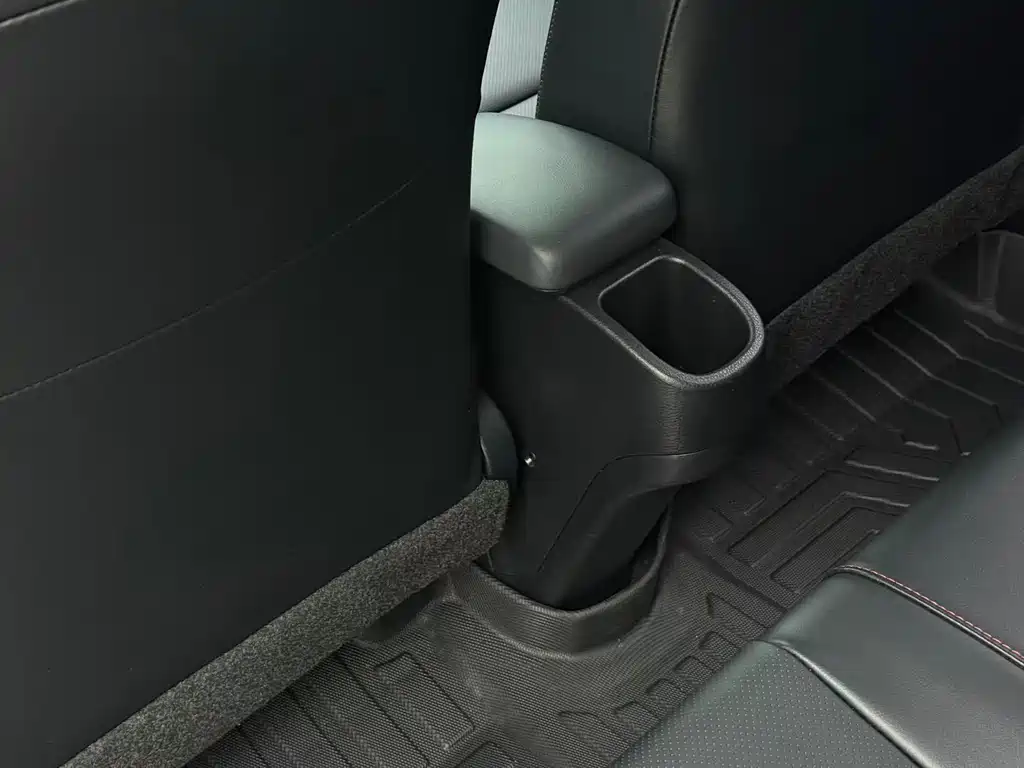 Toyota Yaris L 2023 — фото 14