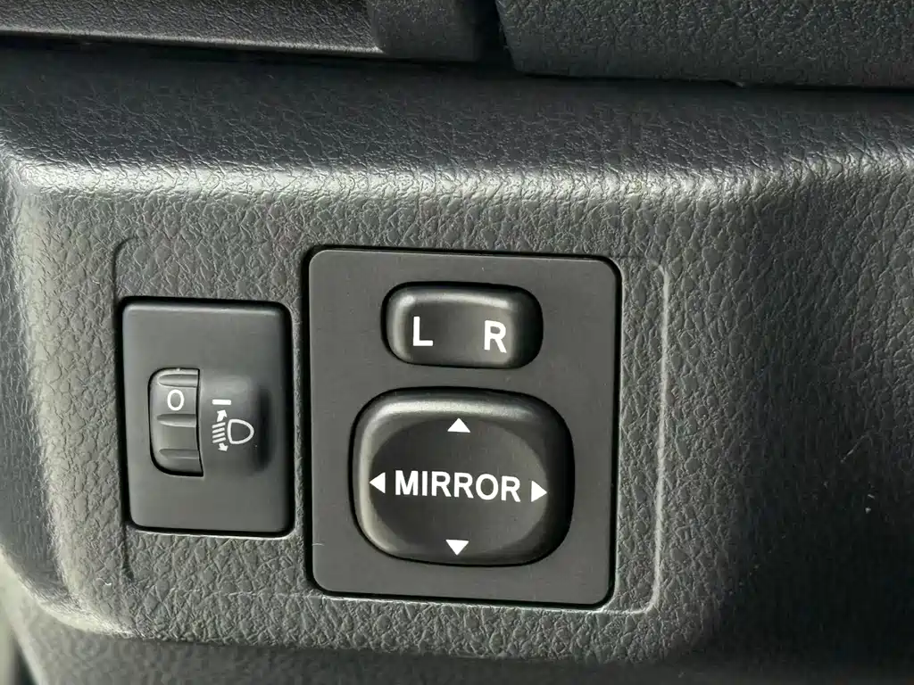 Toyota Yaris L 2023 — фото 16