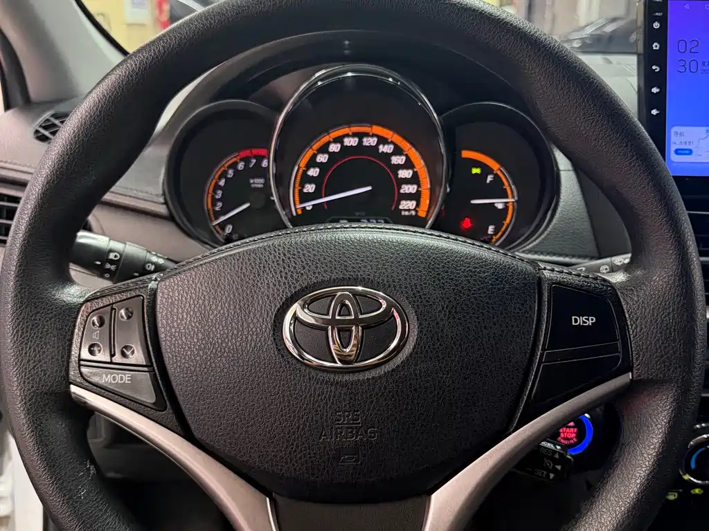 Toyota Yaris L 2022 — фото 13