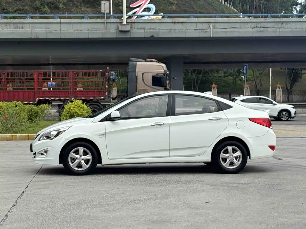 Hyundai Verna 2014 — фото 3