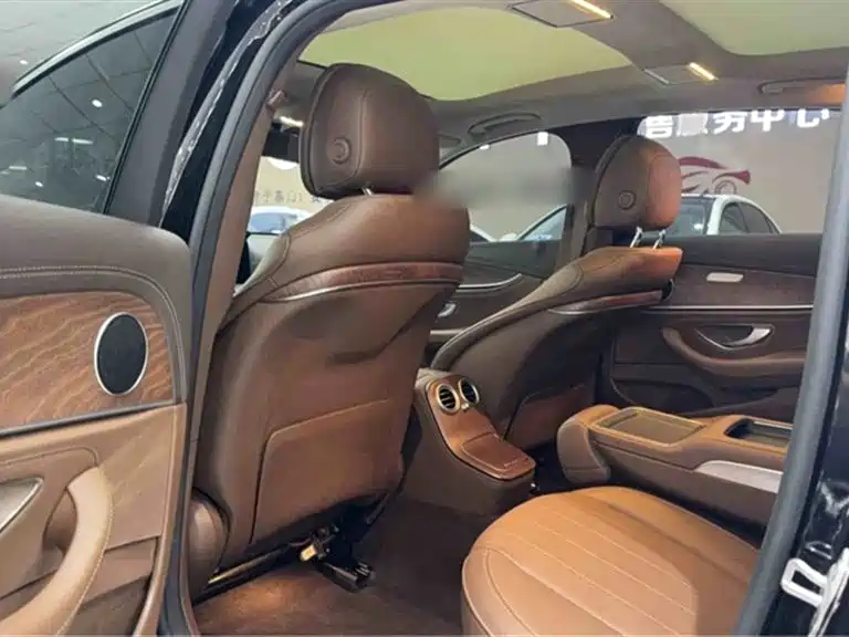 Mercedes-Benz E-Class 2022 — фото 10