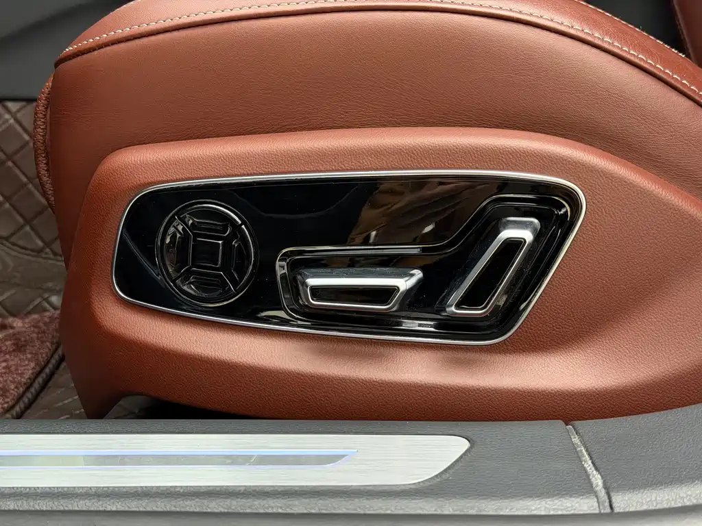 Audi A8 2023 — фото 23