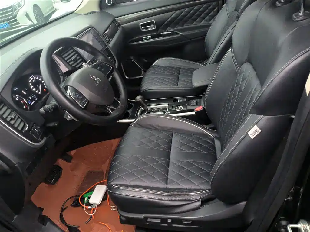 Mitsubishi Outlander 2020 — фото 12