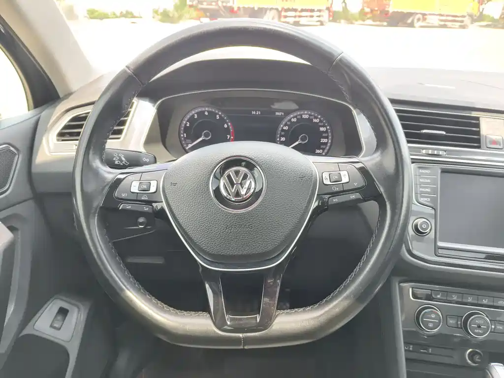 Volkswagen Tiguan 2016 — фото 15