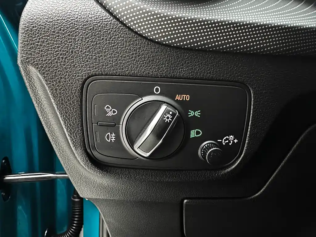 Audi Q2L 2022 — фото 17