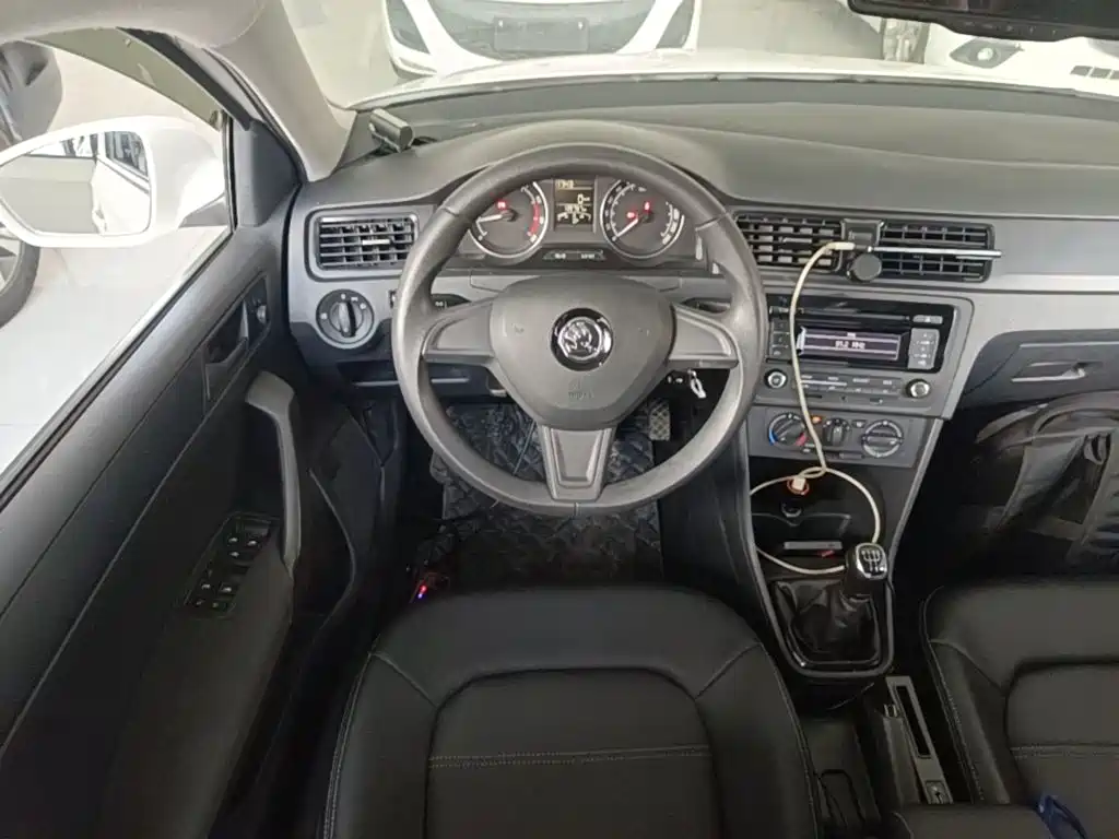 Skoda Rapid Spaceback 2016 — фото 11