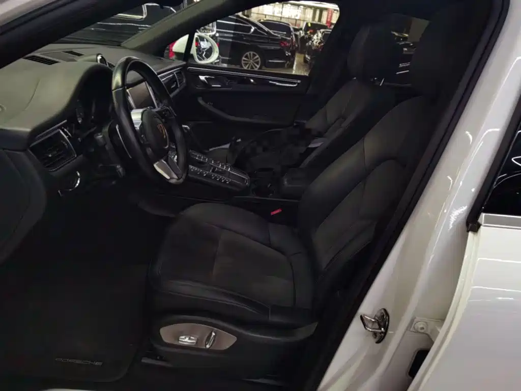 Porsche Macan 2017 — фото 15