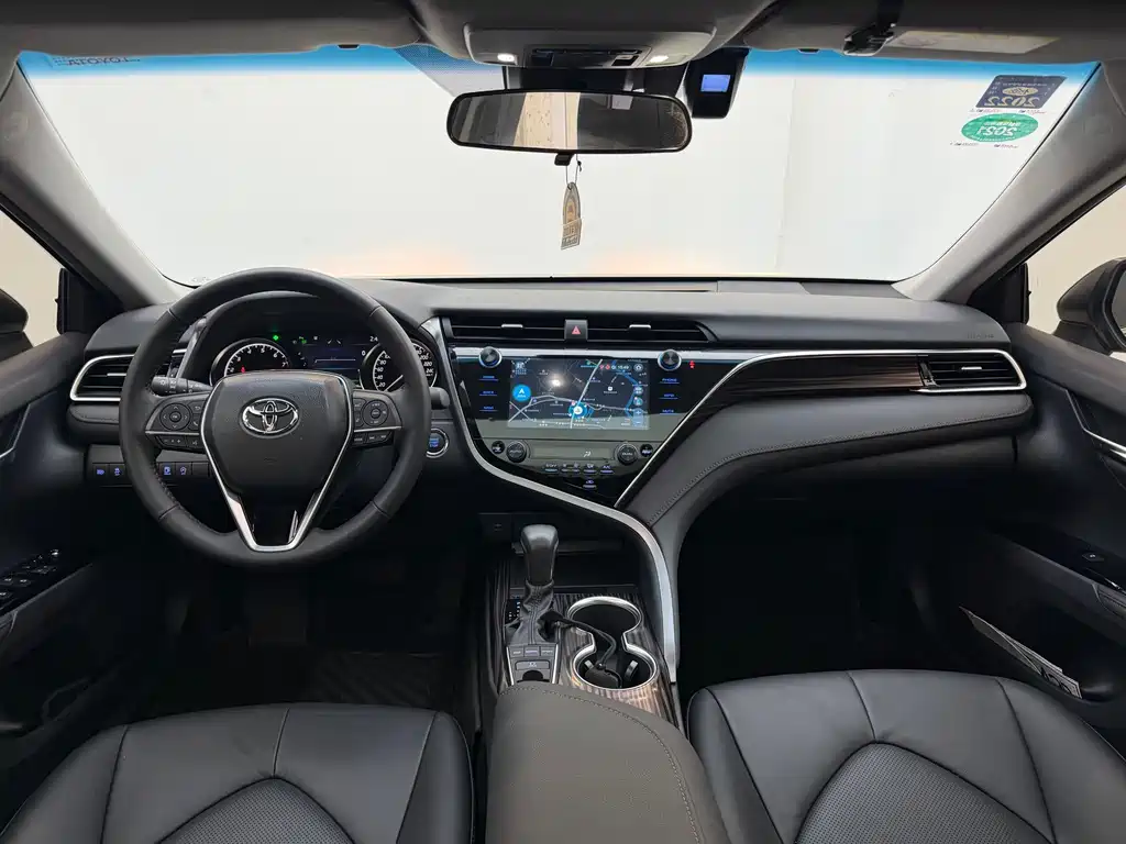 Toyota Camry 2020 — фото 10
