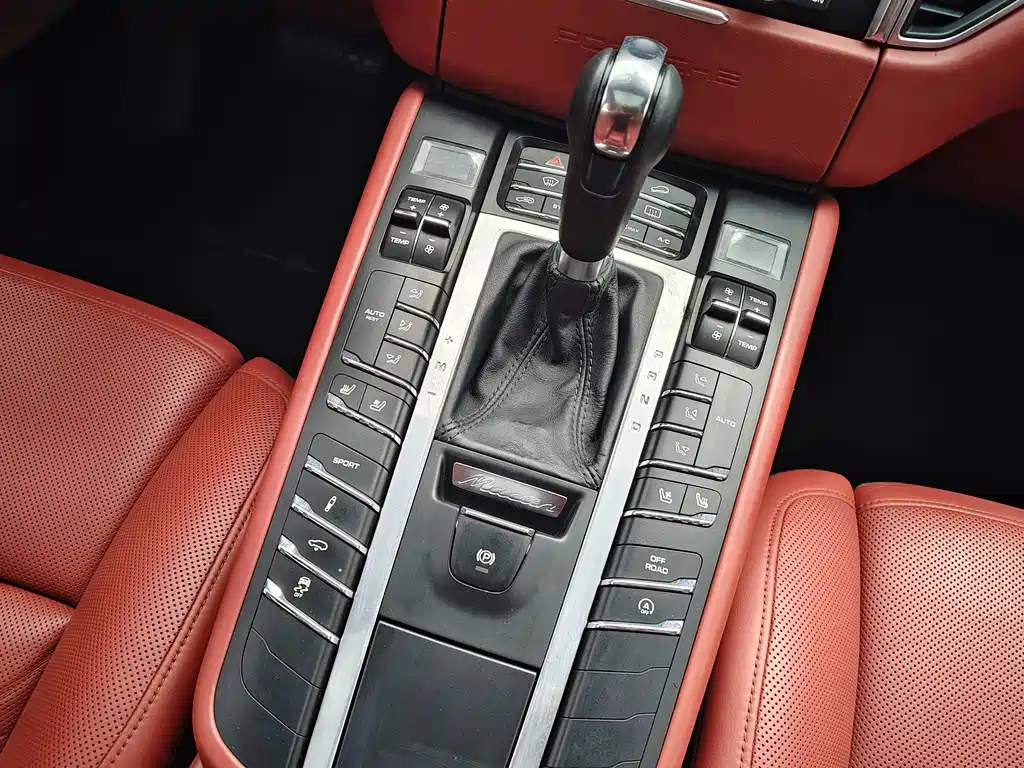 Porsche Macan 2015 — фото 33