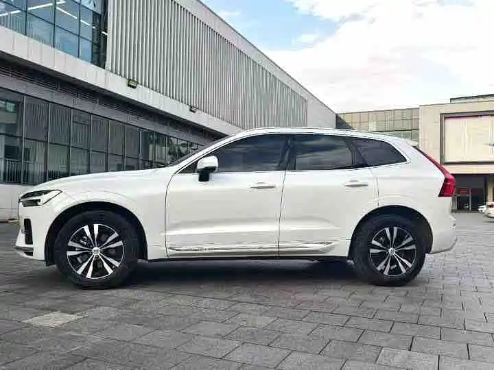 Volvo XC60 2024 — фото 3