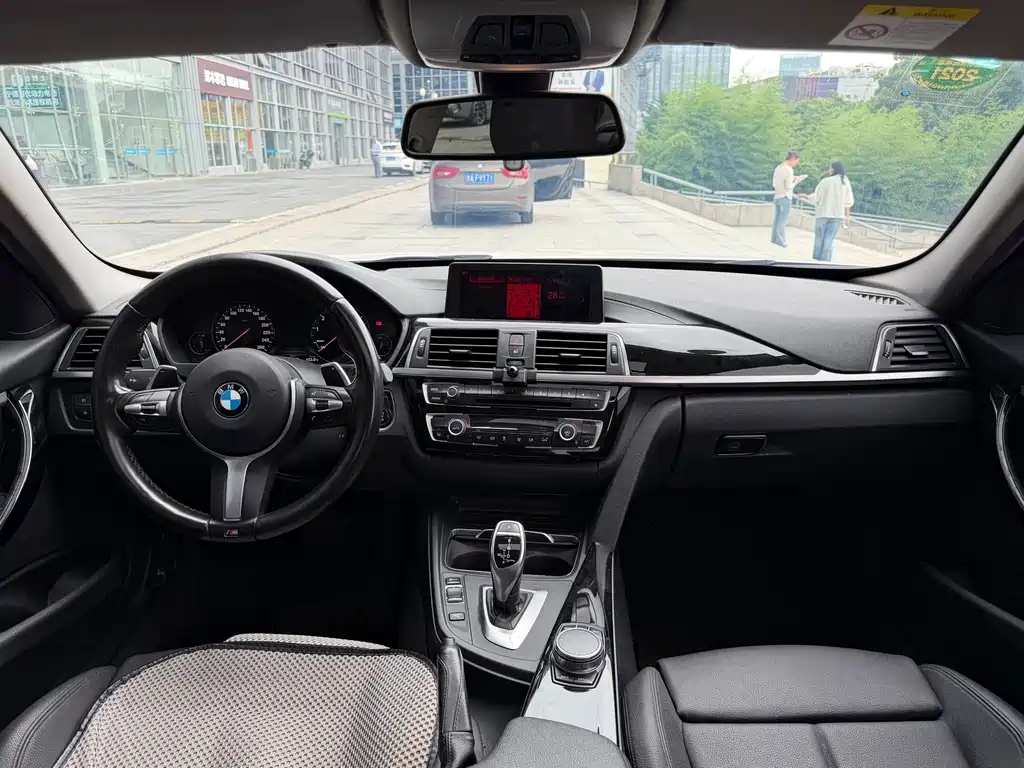 BMW 3 Series 2018 — фото 12
