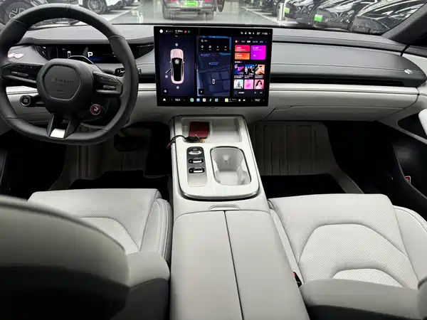 Xiaomi SU7 2025