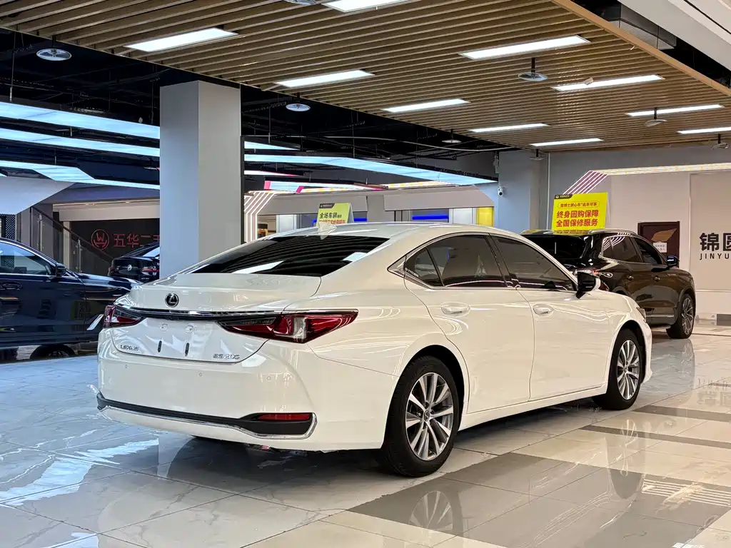 Lexus ES 2020 — фото 5