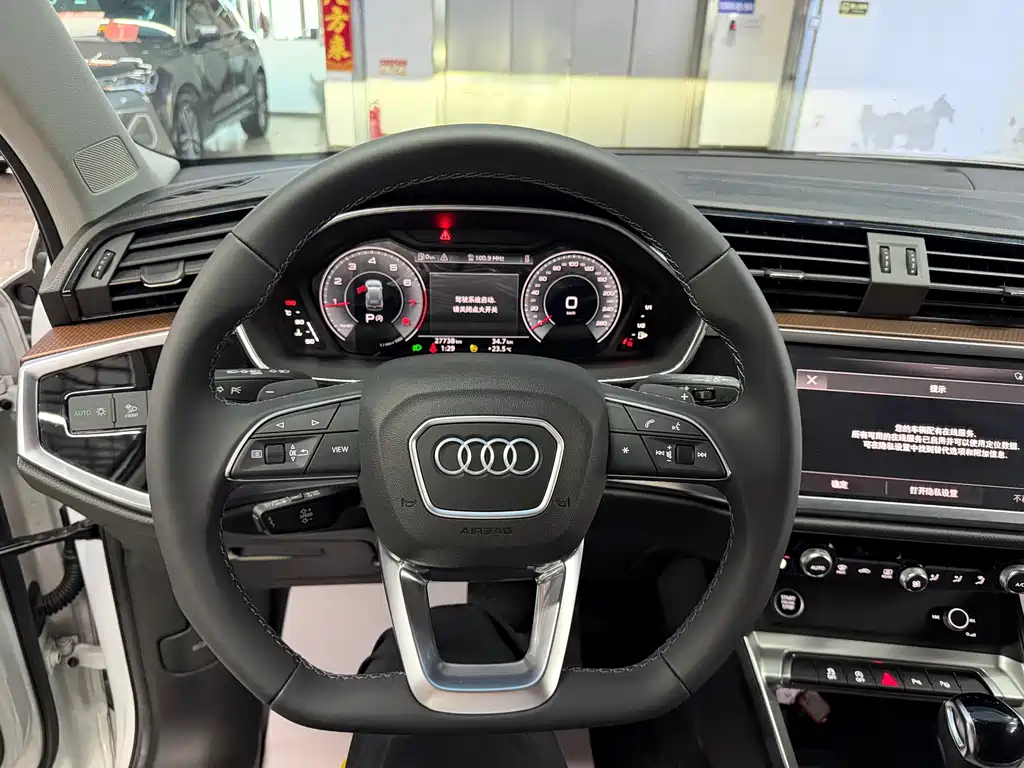 Audi Q3 2022 — фото 10