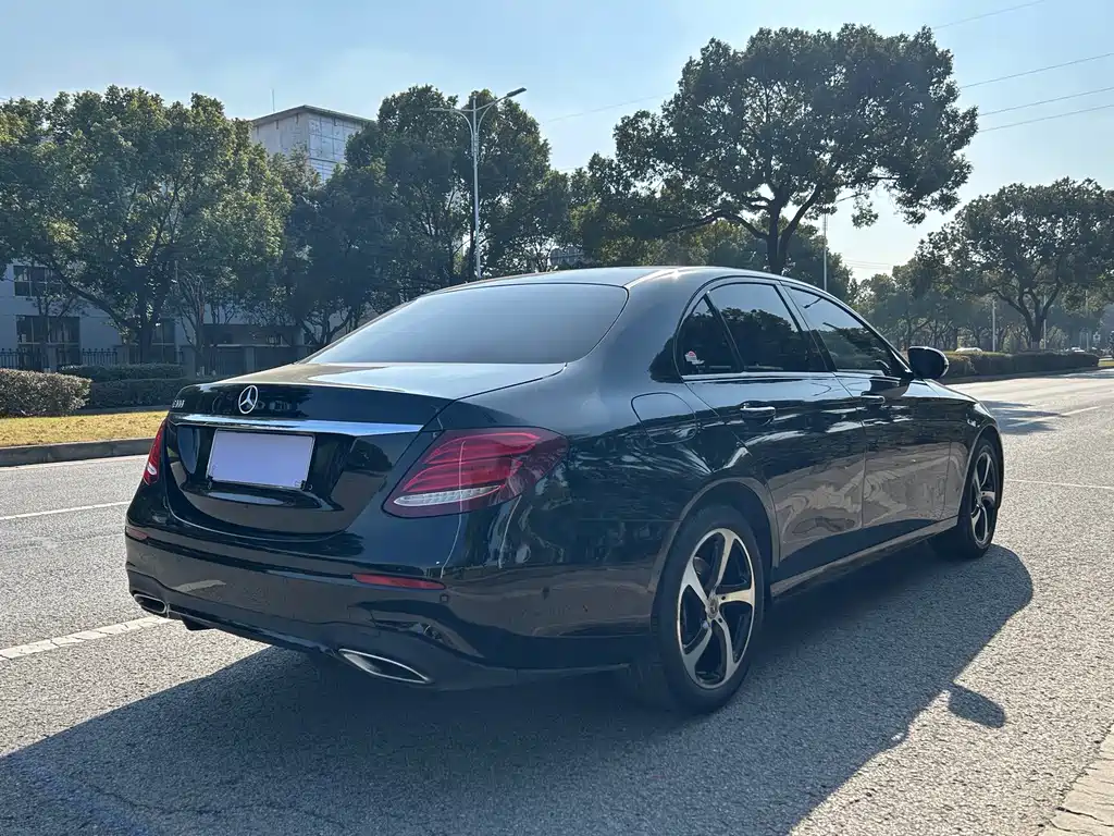 Mercedes-Benz E-Class 2018 — фото 10